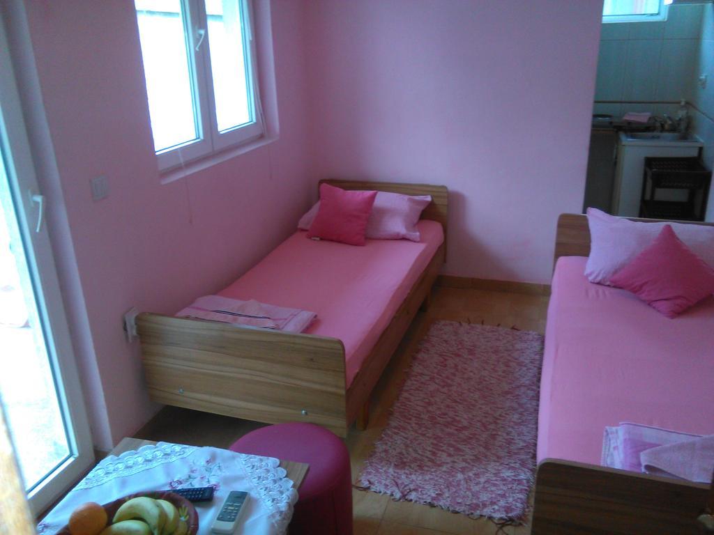 Apartmani Pikula Сутоморе Екстериор снимка